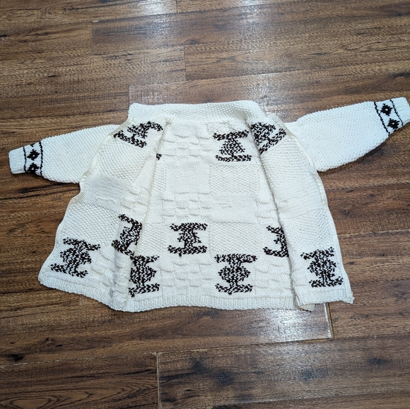Handmade Hand knit White Cowichan style sweater zipper cardigan - Picture 3 of 7